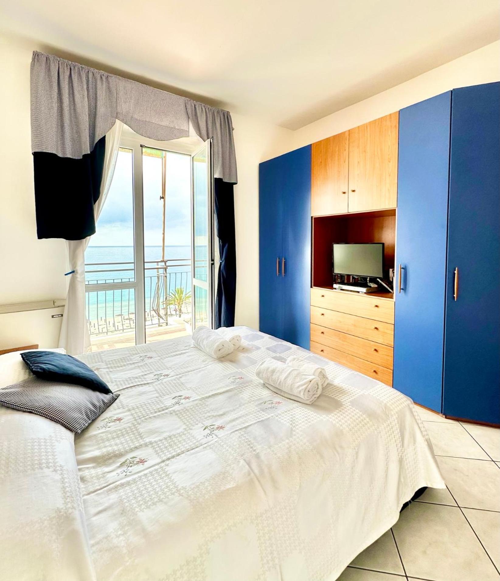 Appartement Hostdomus - Pietra Blu à Pietra Ligure Extérieur photo