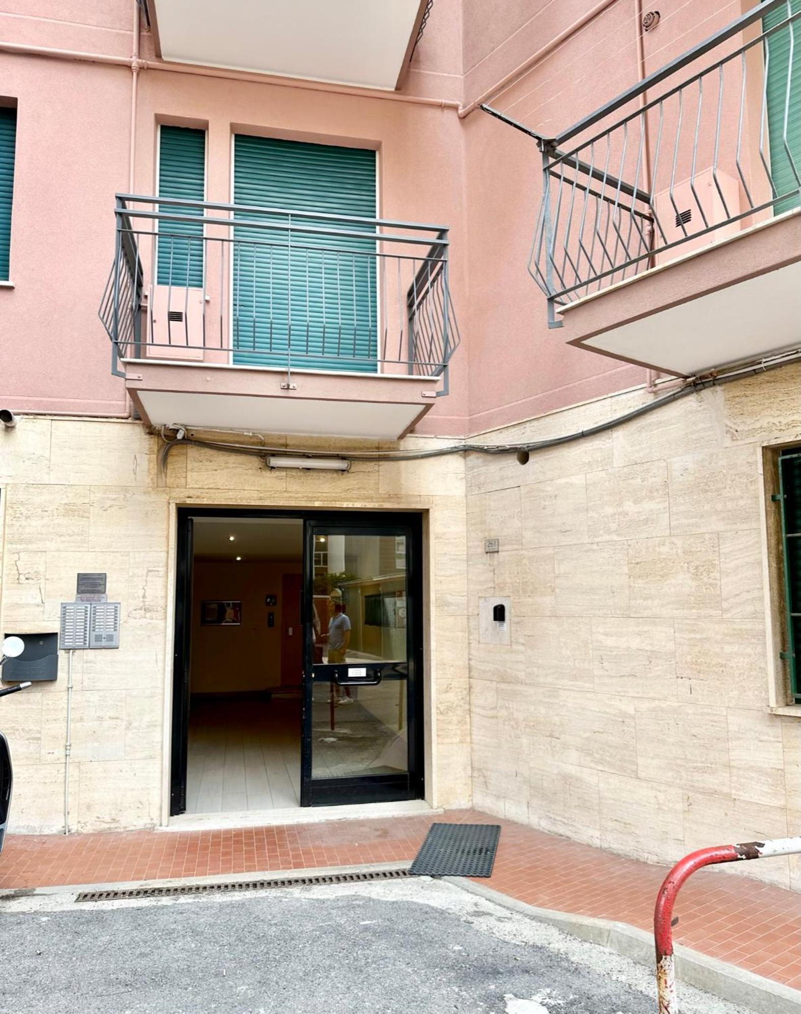 Appartement Hostdomus - Pietra Blu à Pietra Ligure Extérieur photo